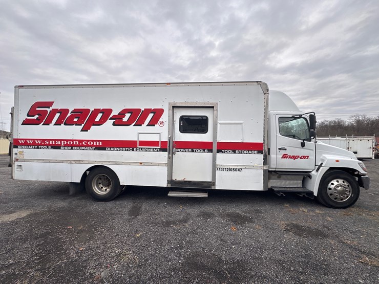 #140-•-2008-hino-snap-on-box-truck-image-3