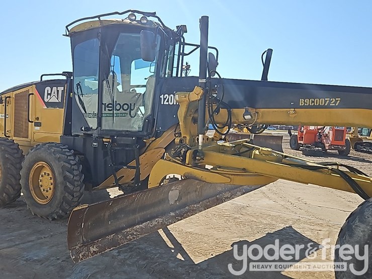 2012-caterpillar-120m-image-10