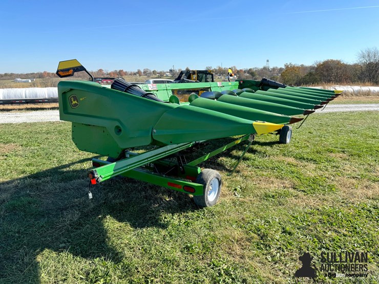 2022-john-deere-c8r-image-5