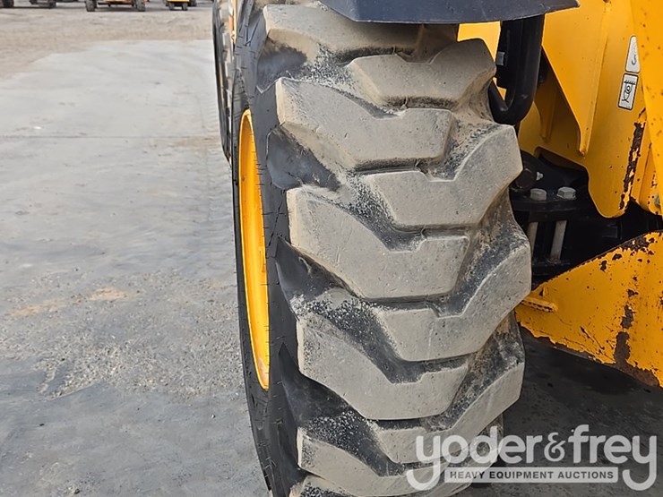 2017-jcb-512-56-image-38