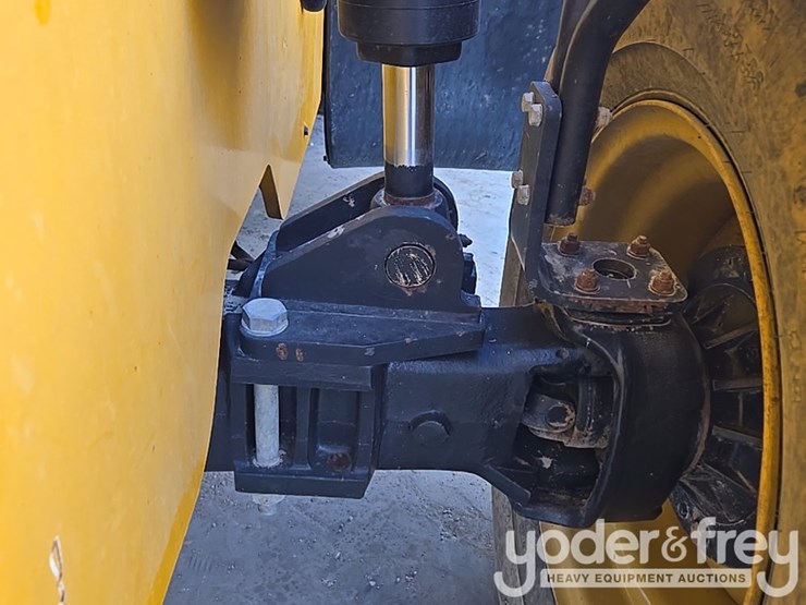 2017-jcb-512-56-image-76