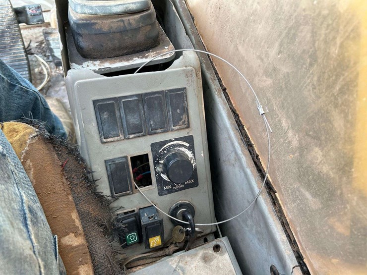 2001-new-holland-ec215-image-19