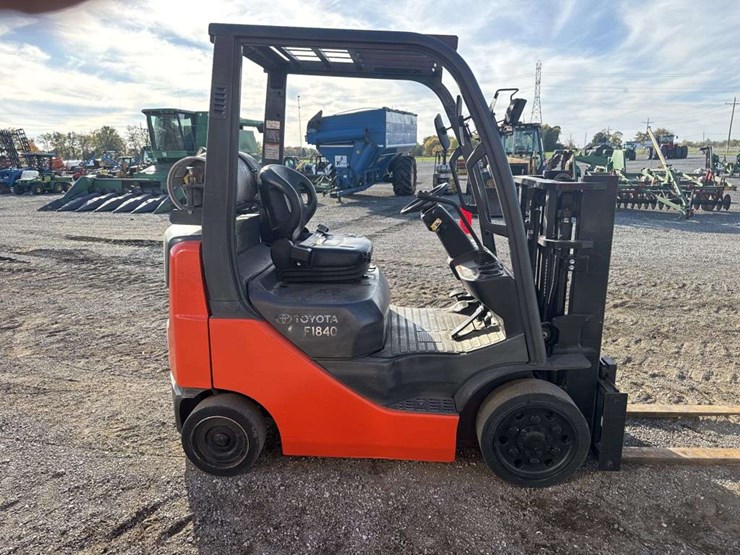 2016-toyota-fork-lift-image-6