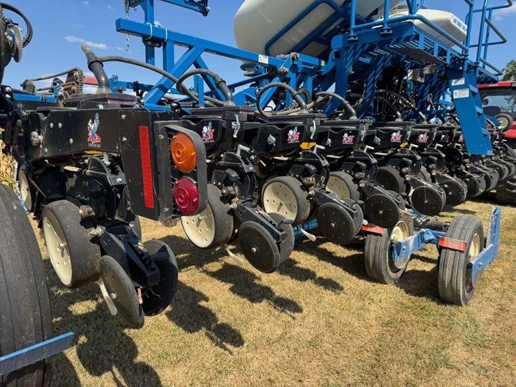 2013-kinze-3600-image-7