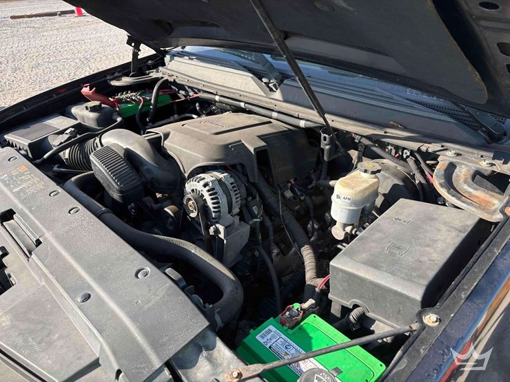 2014-chevrolet-tahoe-image-18