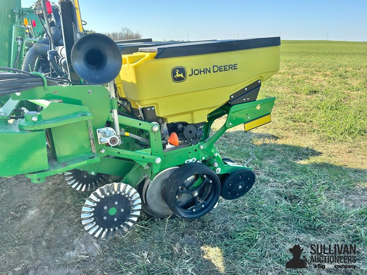 2021-john-deere-1765-image-14