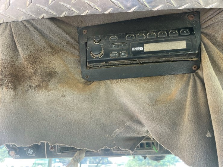 1991-versatile-876-image-34