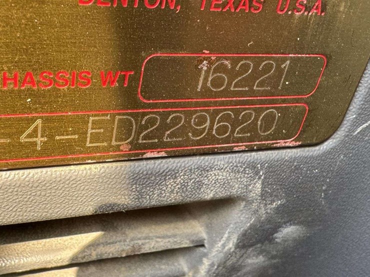 2014-peterbilt-386-image-40