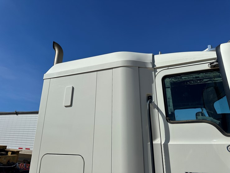 #33701-•-2011-mack-cxu-sleeper-truck-tractor-1m1aw09y4bm013132-image-46