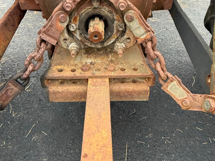 massey-ferguson-135-image-14