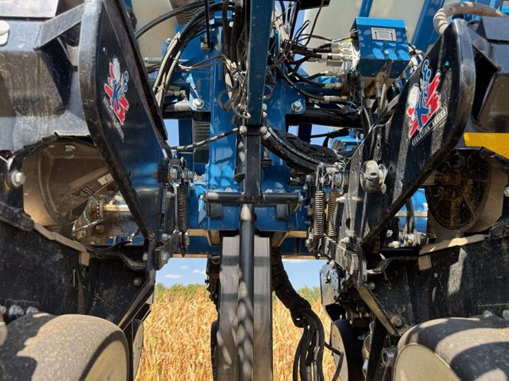 2013-kinze-3600-image-9