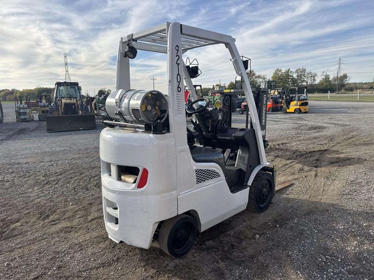 2016-nissan-unicarrier-fork-lift-image-4