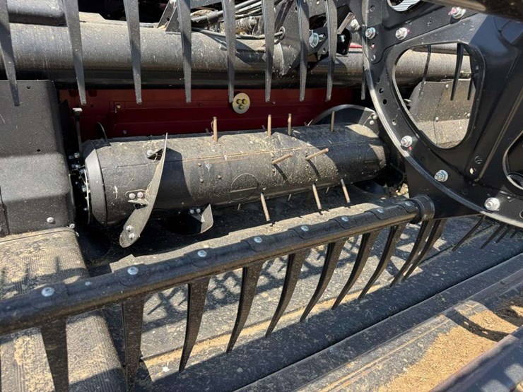 2021-macdon-fd1-40ft-flex-draper-head-image-9