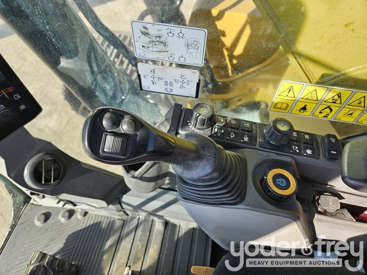 2019-caterpillar-320-image-42