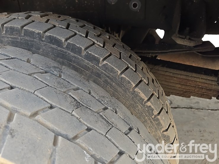 2014-dodge-service-truck-image-38