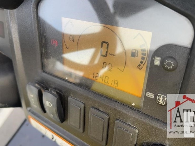 2021-john-deere-gator-image-14