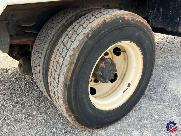 2005-freightliner-m2-business-class-s/a-water-truck-image-9