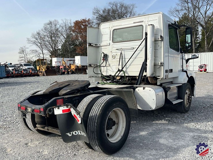 2016-volvo-d11-s/a-truck-tractor-image-25