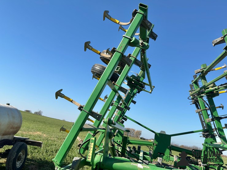 2005-john-deere-2210-image-17