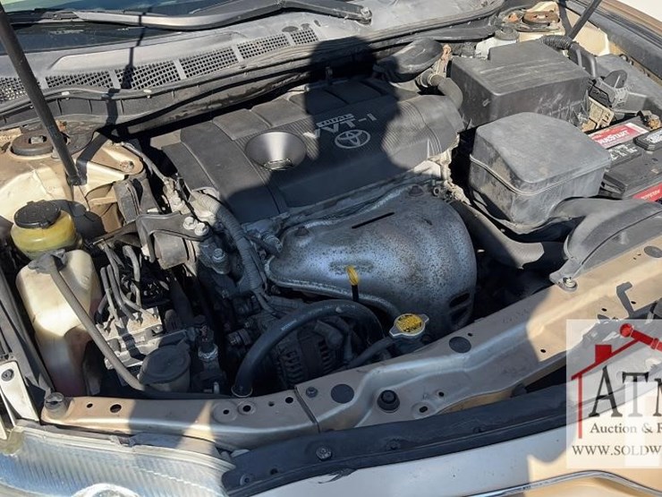 2010-toyota-camry-le-image-19