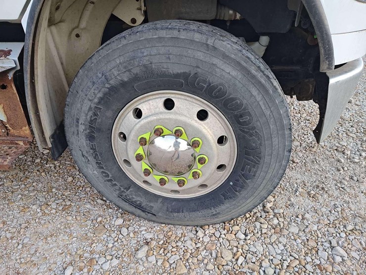 2014-freightliner-m2-106-image-65