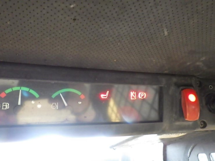 2011-deere-315-image-29