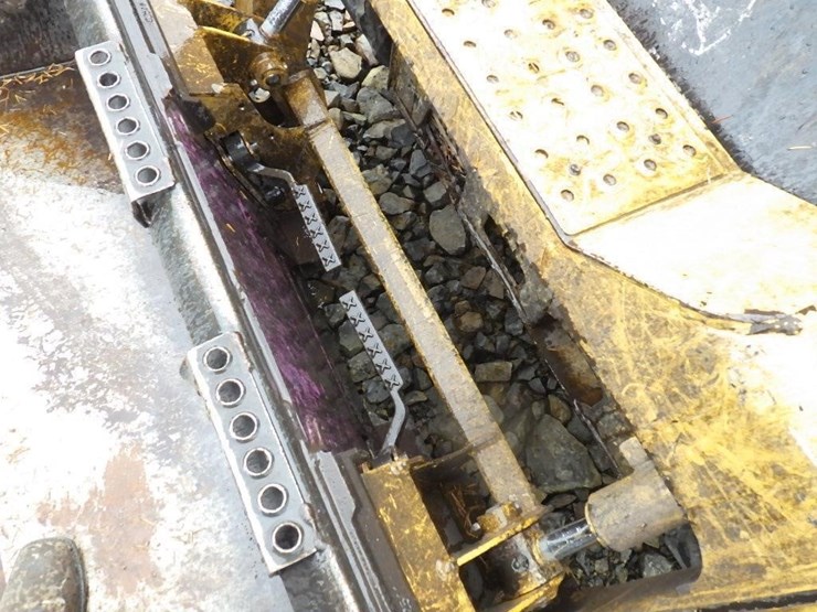 2011-deere-315-image-20