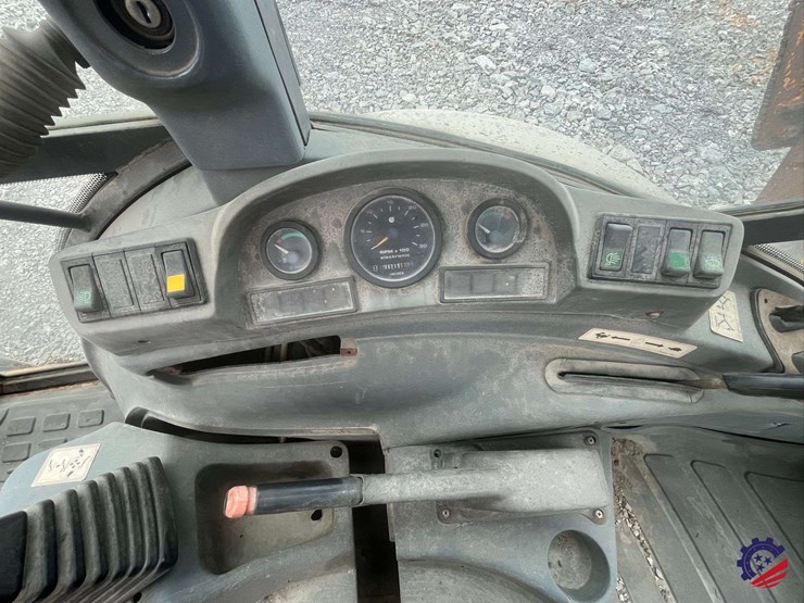 new-holland-575e-image-45