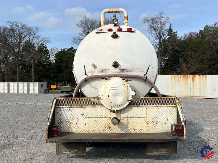 2005-freightliner-m2-business-class-s/a-water-truck-image-30