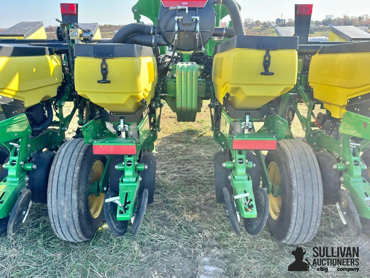 2021-john-deere-1765-image-16