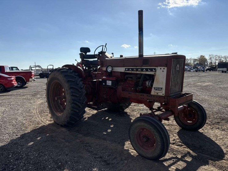 farmall-706-tractor-image-5