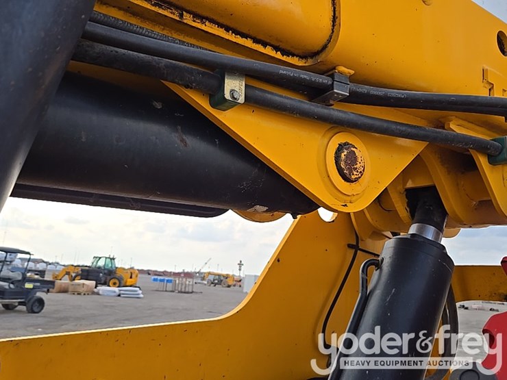 2017-jcb-512-56-image-65