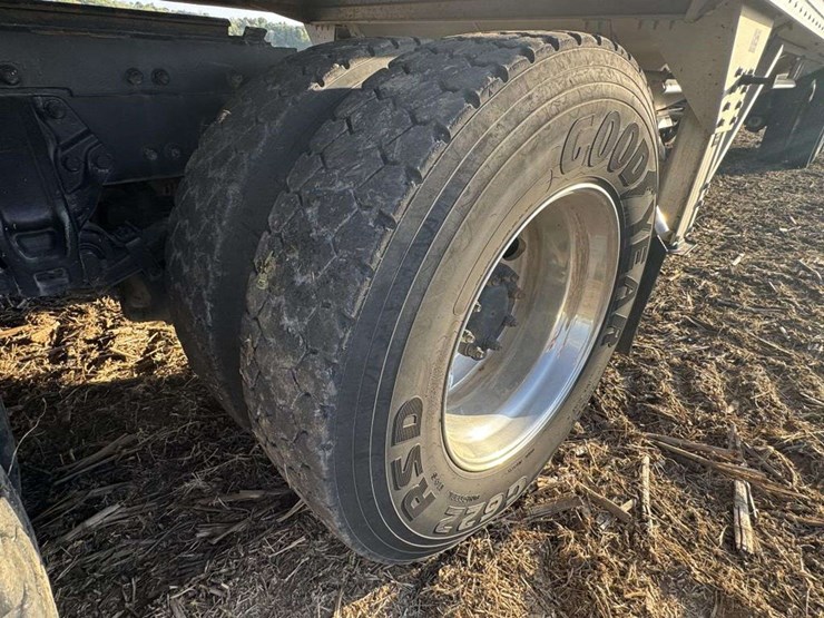 2014-peterbilt-386-image-19