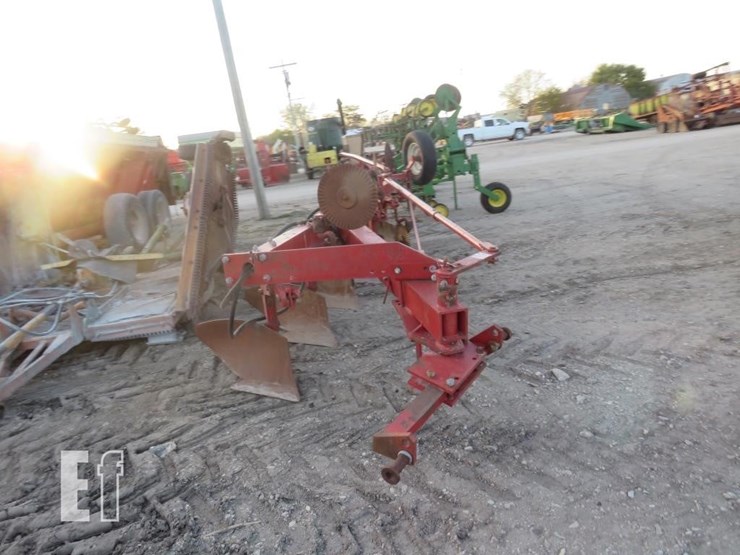 international-710-image-2