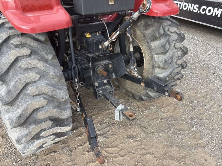 case-dx29-loader-tractor-image-39