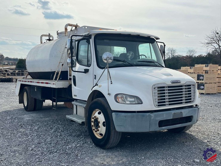 2005-freightliner-m2-business-class-s/a-water-truck-image-11