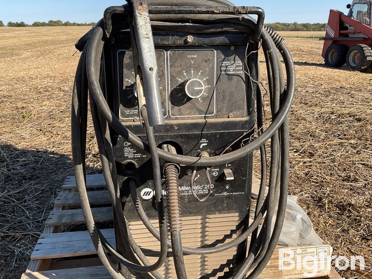 miller-millermatic-250-mig-welder-image-9