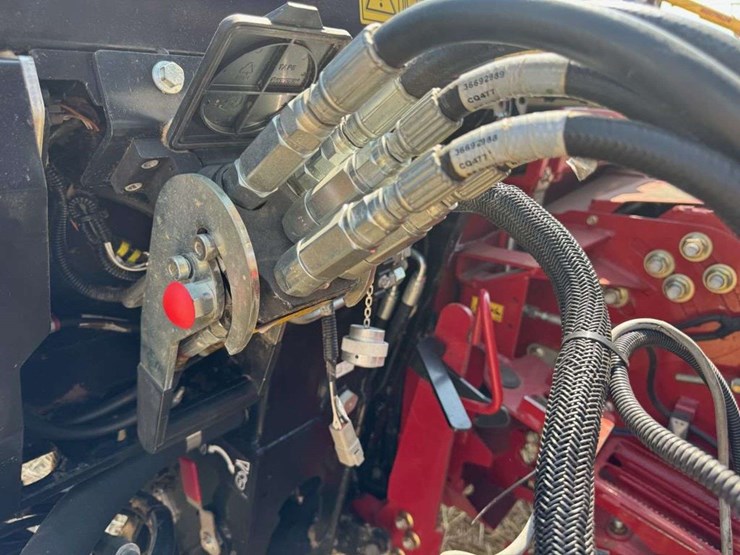 2021-macdon-fd1-40ft-flex-draper-head-image-14