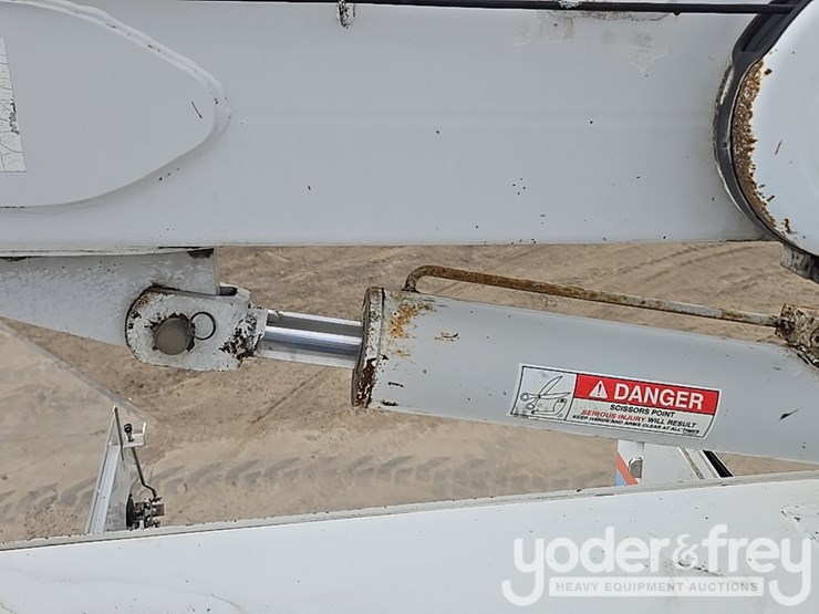 2014-dodge-service-truck-image-15