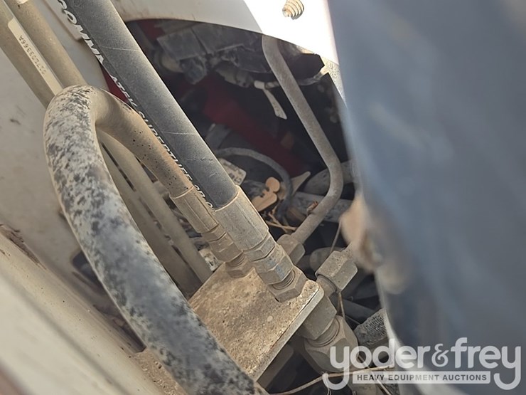 2021-bobcat-t595-image-42