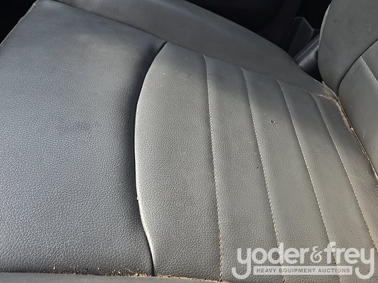 2014-dodge-service-truck-image-93