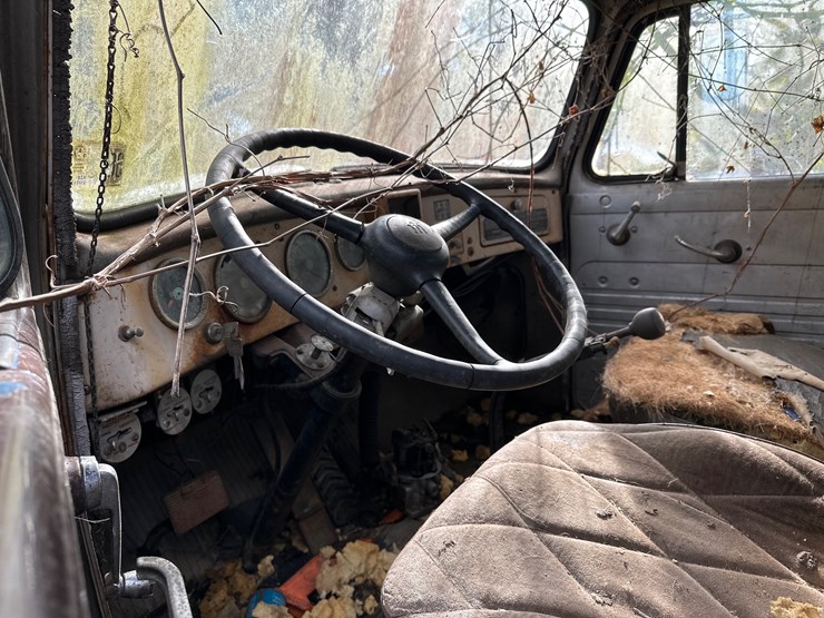 #54-•-1960-international-wrecker-image-7