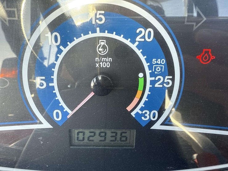 massey-ferguson-2705e-image-25