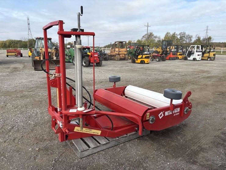 metal-fach-z560-3-point-bale-wrapper-image-11