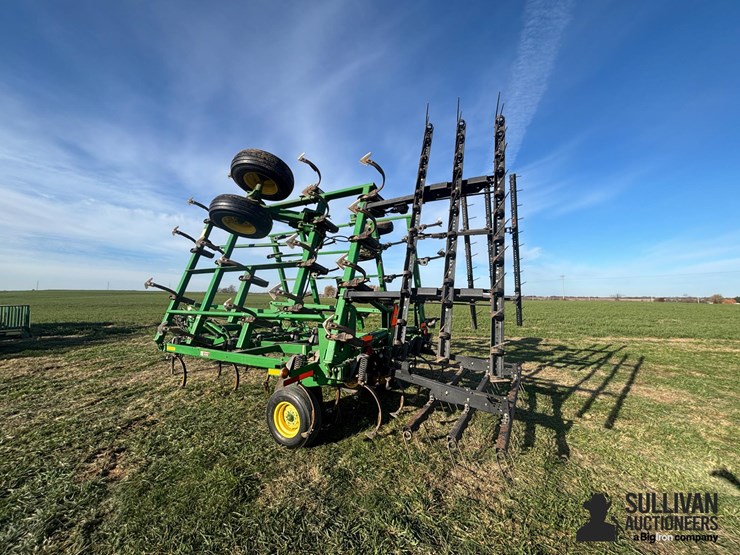 2005-john-deere-2210-image-7