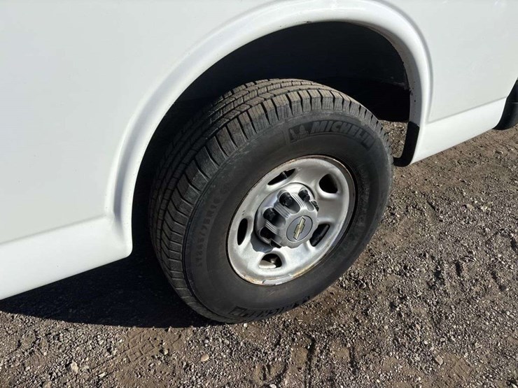 2013-chevrolet-2500-image-23