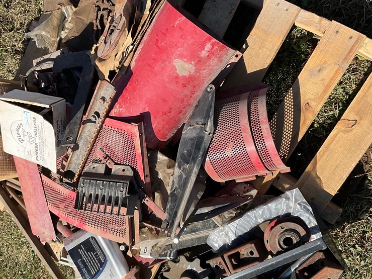 two-pallets-of-misc-tractor-parts-image-12