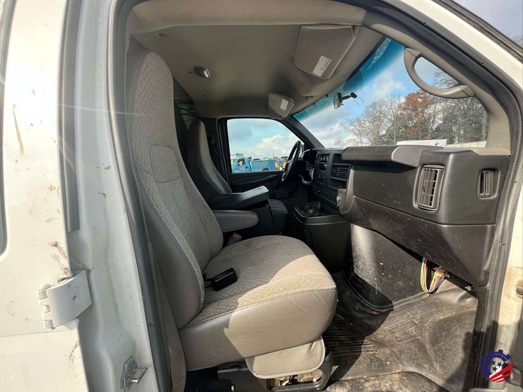 2012-chevrolet-express-van-image-50