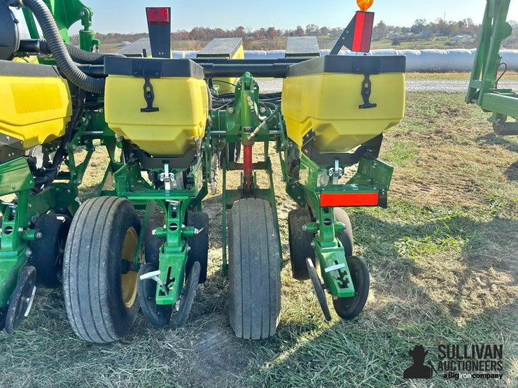 2021-john-deere-1765-image-17