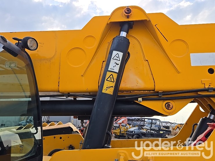 2017-jcb-512-56-image-64